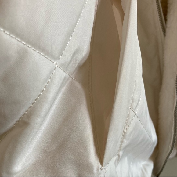 Forever 21 Reversible Faux Shearling Bomber Jacket | New without Tags - Picture 12 of 13